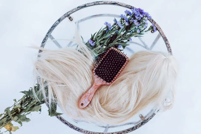 ¿Cómo cuidar tus extensiones de cabello con accesorios?